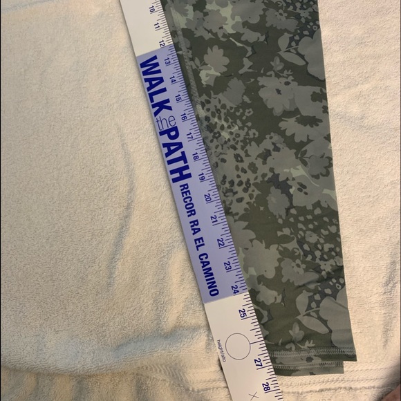 Maurice’s XL Long Camo leggings great to pair with anything this fall/winter!! - Picture 6 of 6